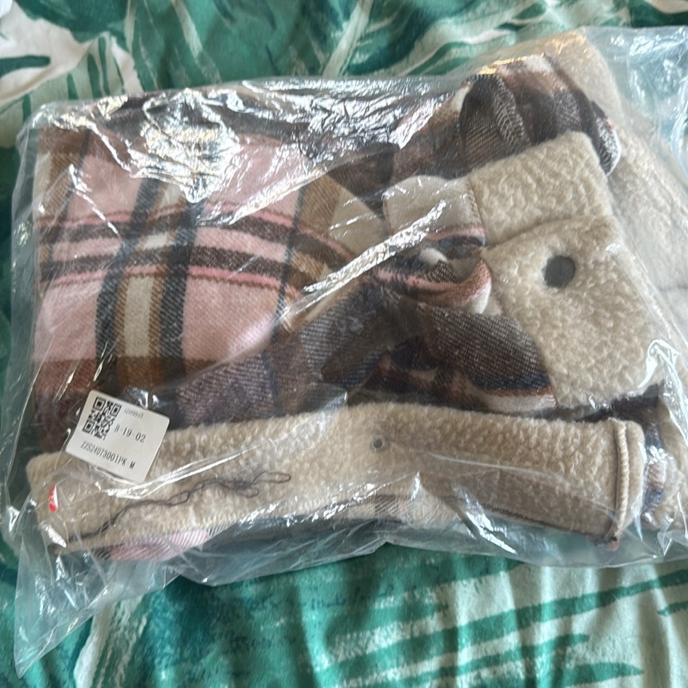 Women’s Flannel Shacket - Picture 4 of 4